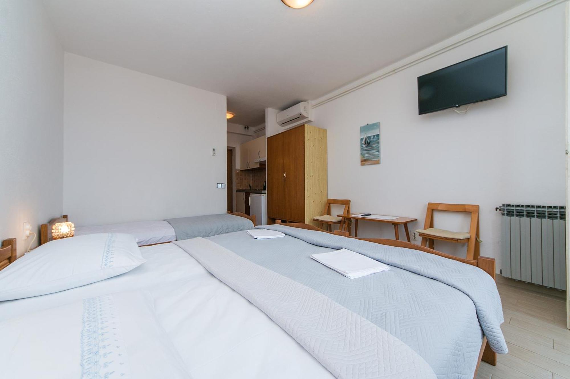 Apartments And Rooms By The Sea Brela, Makarska - 2752 Phòng bức ảnh