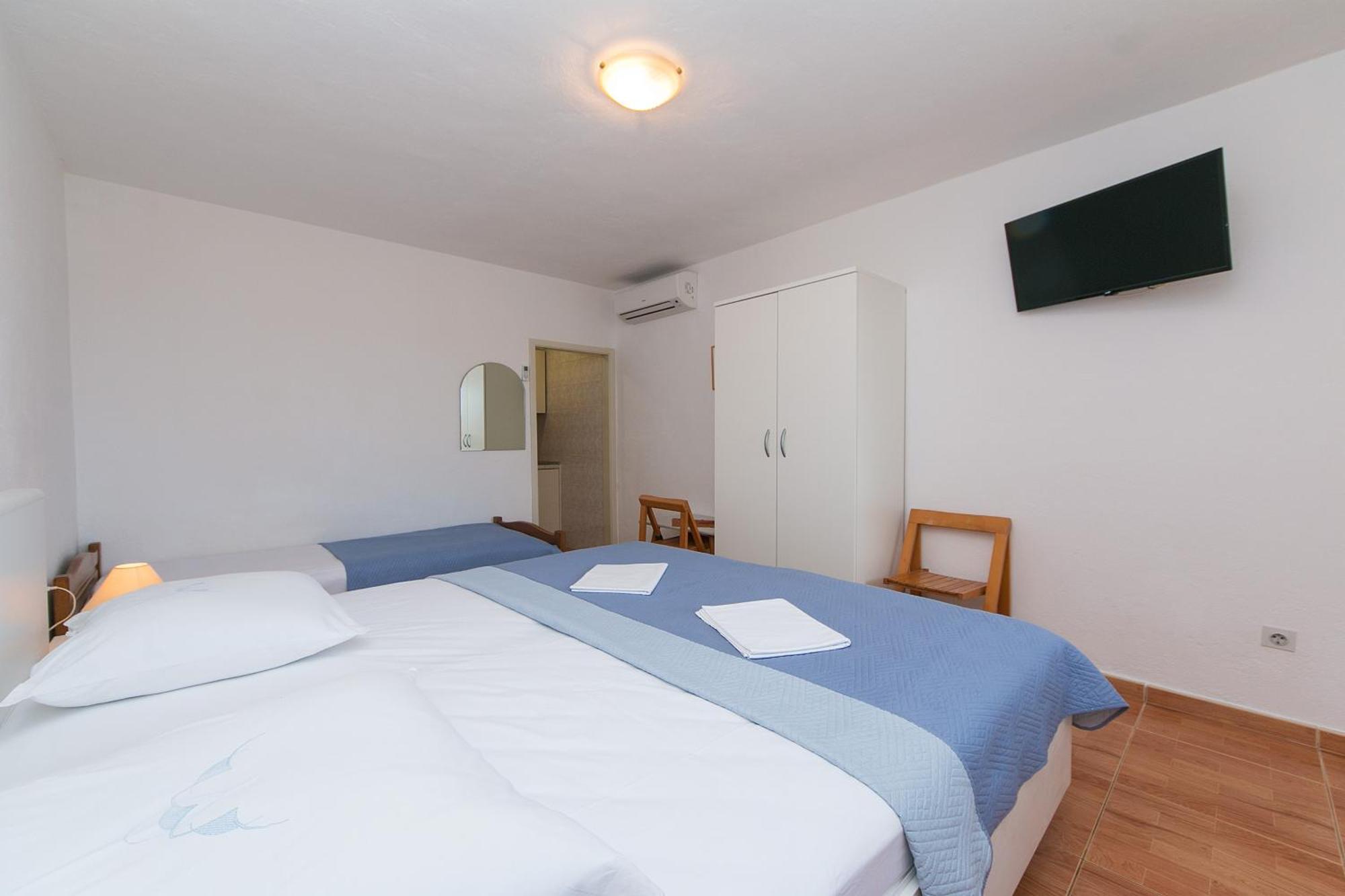 Apartments And Rooms By The Sea Brela, Makarska - 2752 Phòng bức ảnh