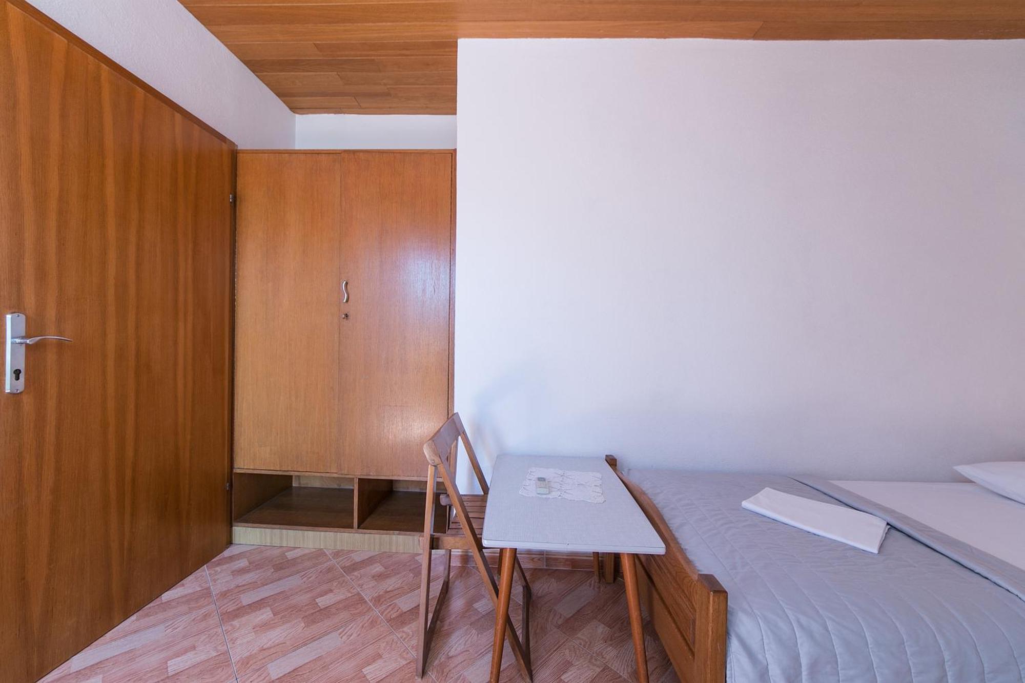 Apartments And Rooms By The Sea Brela, Makarska - 2752 Phòng bức ảnh