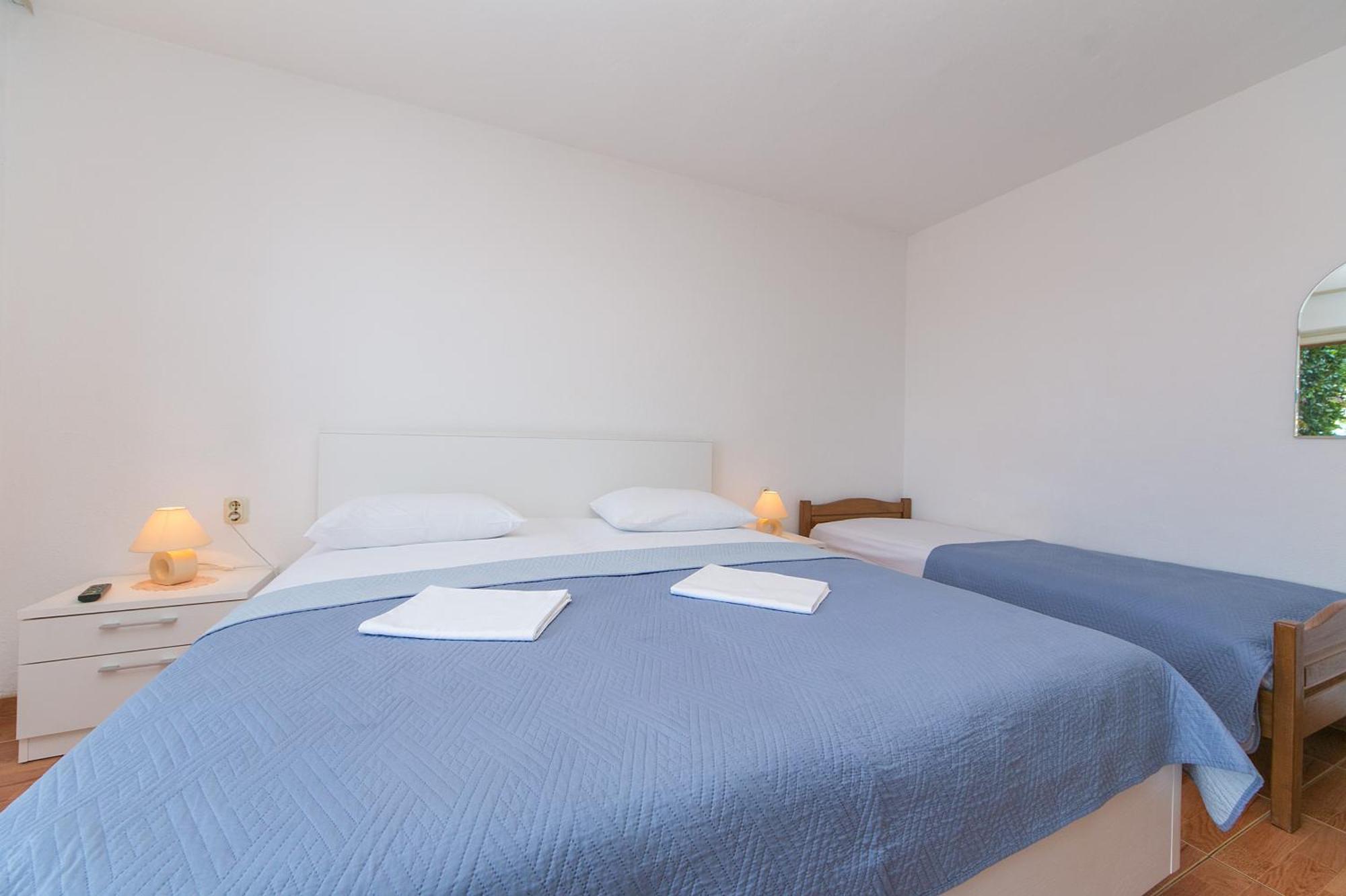 Apartments And Rooms By The Sea Brela, Makarska - 2752 Ngoại thất bức ảnh