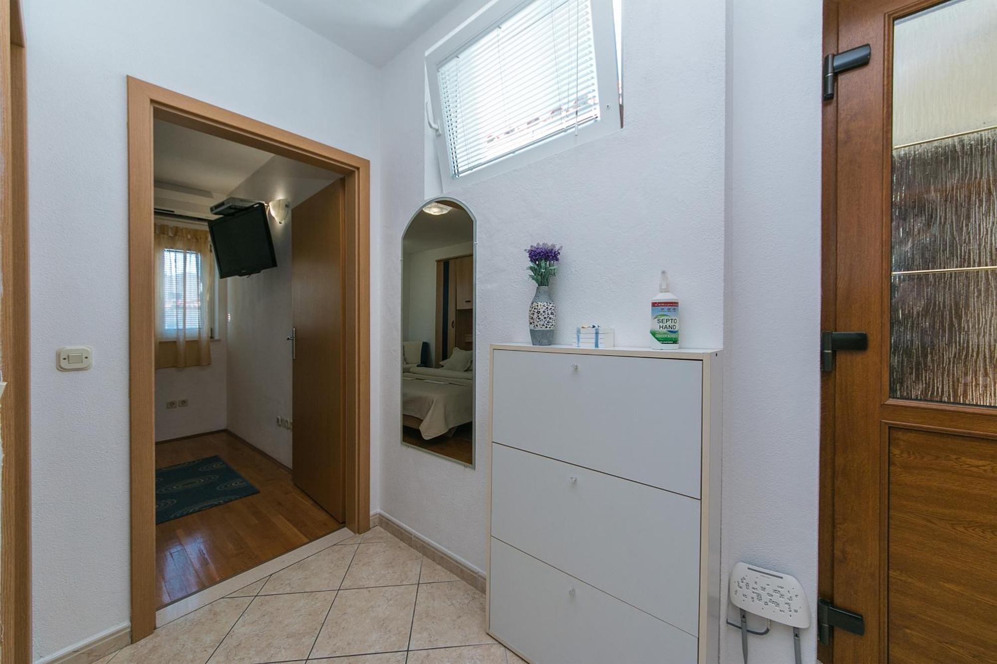 Apartments And Rooms By The Sea Brela, Makarska - 2752 Ngoại thất bức ảnh