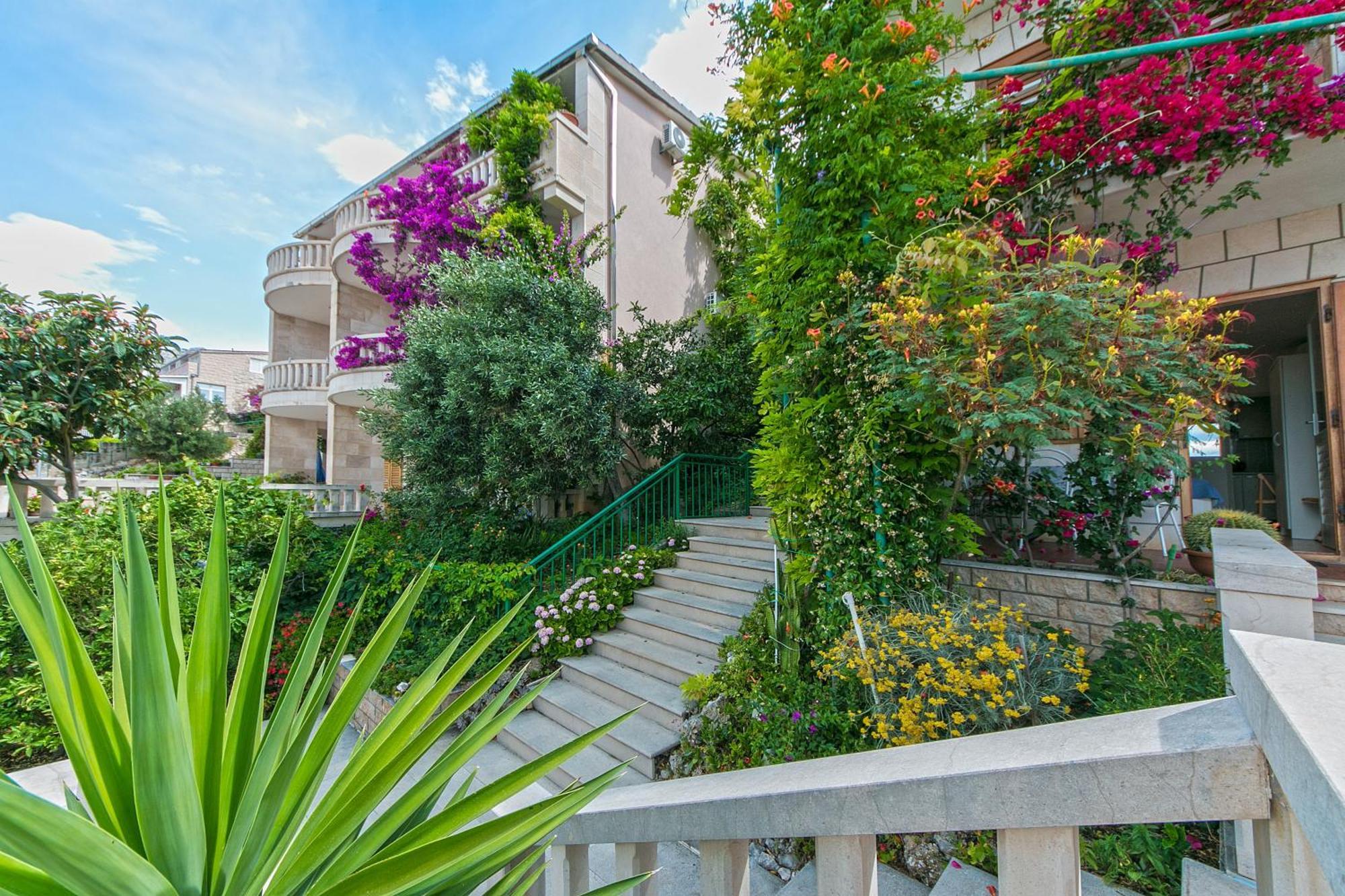 Apartments And Rooms By The Sea Brela, Makarska - 2752 Ngoại thất bức ảnh