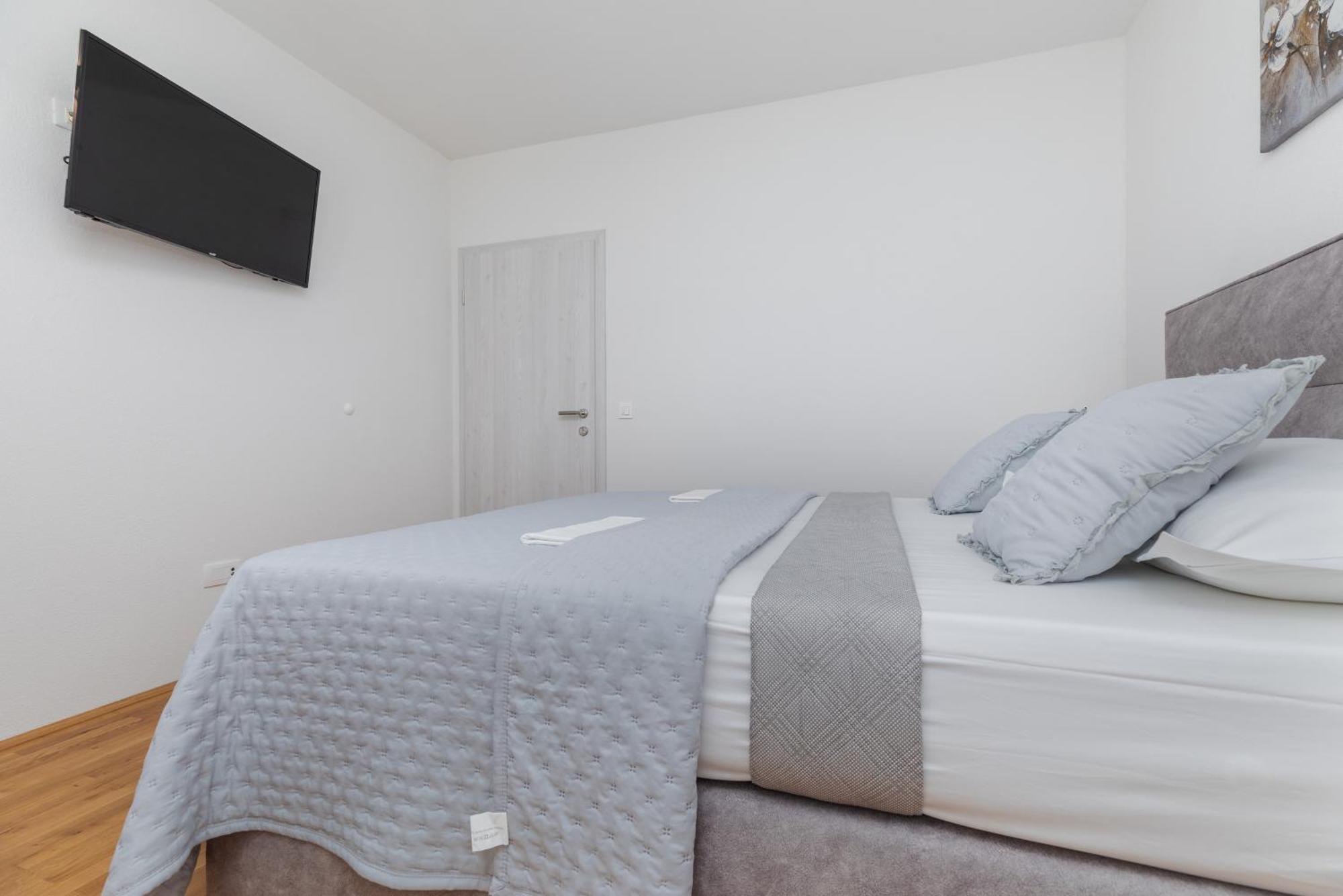Apartments And Rooms By The Sea Brela, Makarska - 2752 Phòng bức ảnh