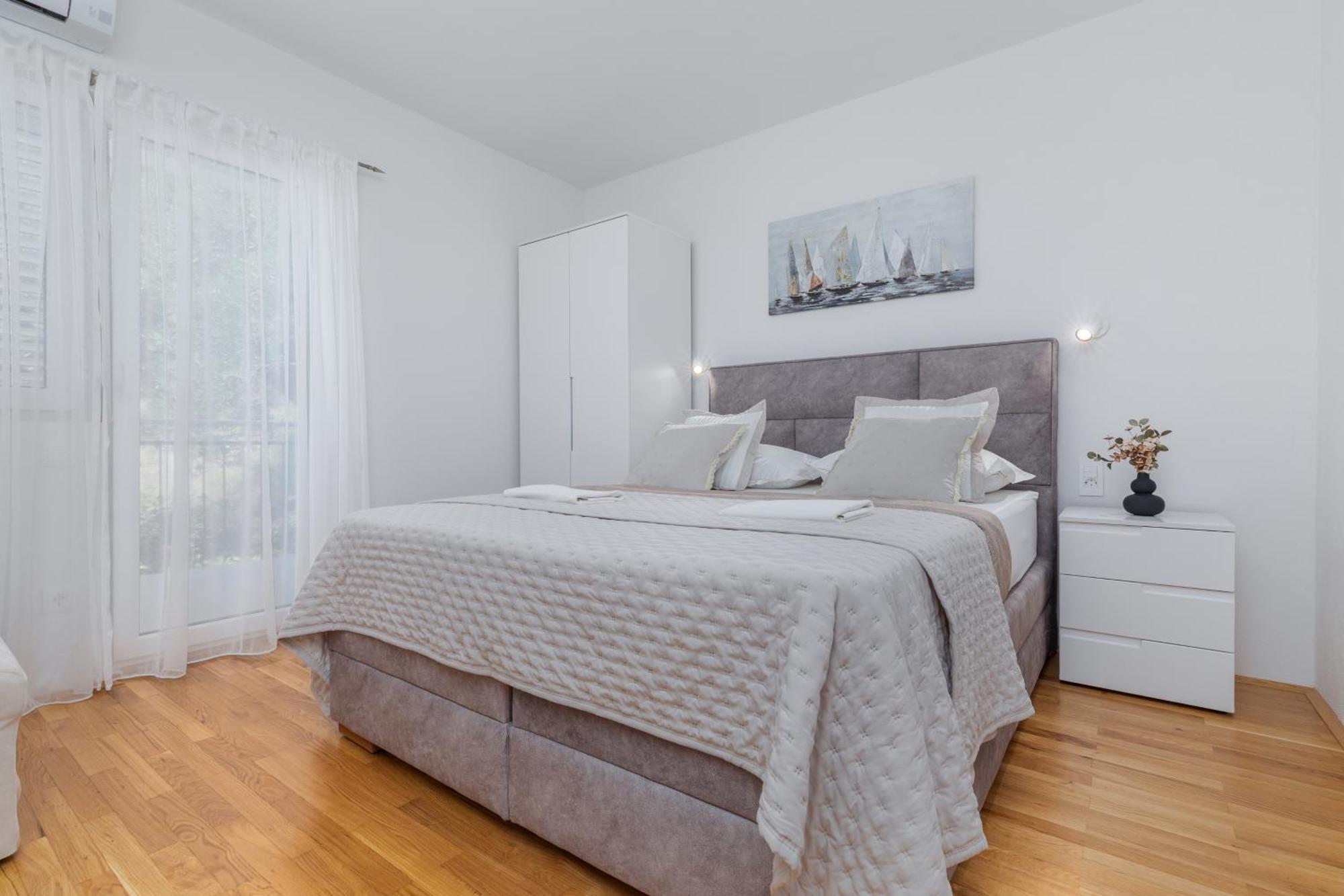 Apartments And Rooms By The Sea Brela, Makarska - 2752 Ngoại thất bức ảnh